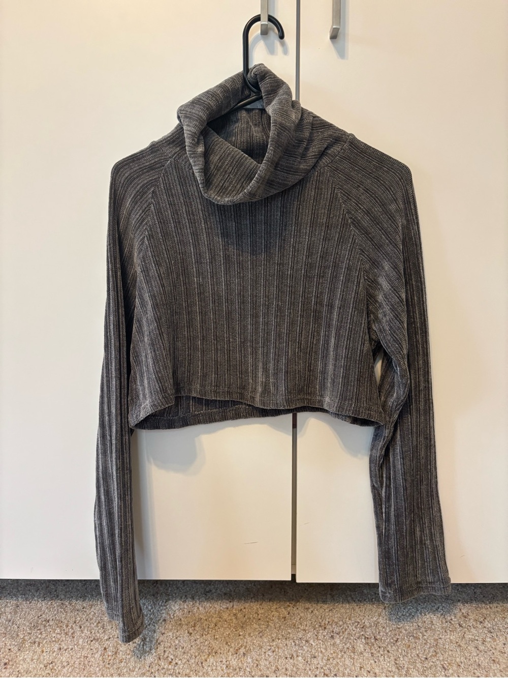 Cropped Ribbed Fuzzy Turtleneck Sweater - Charcoal Gray